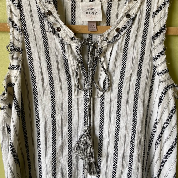 Top - Picture 2 of 3